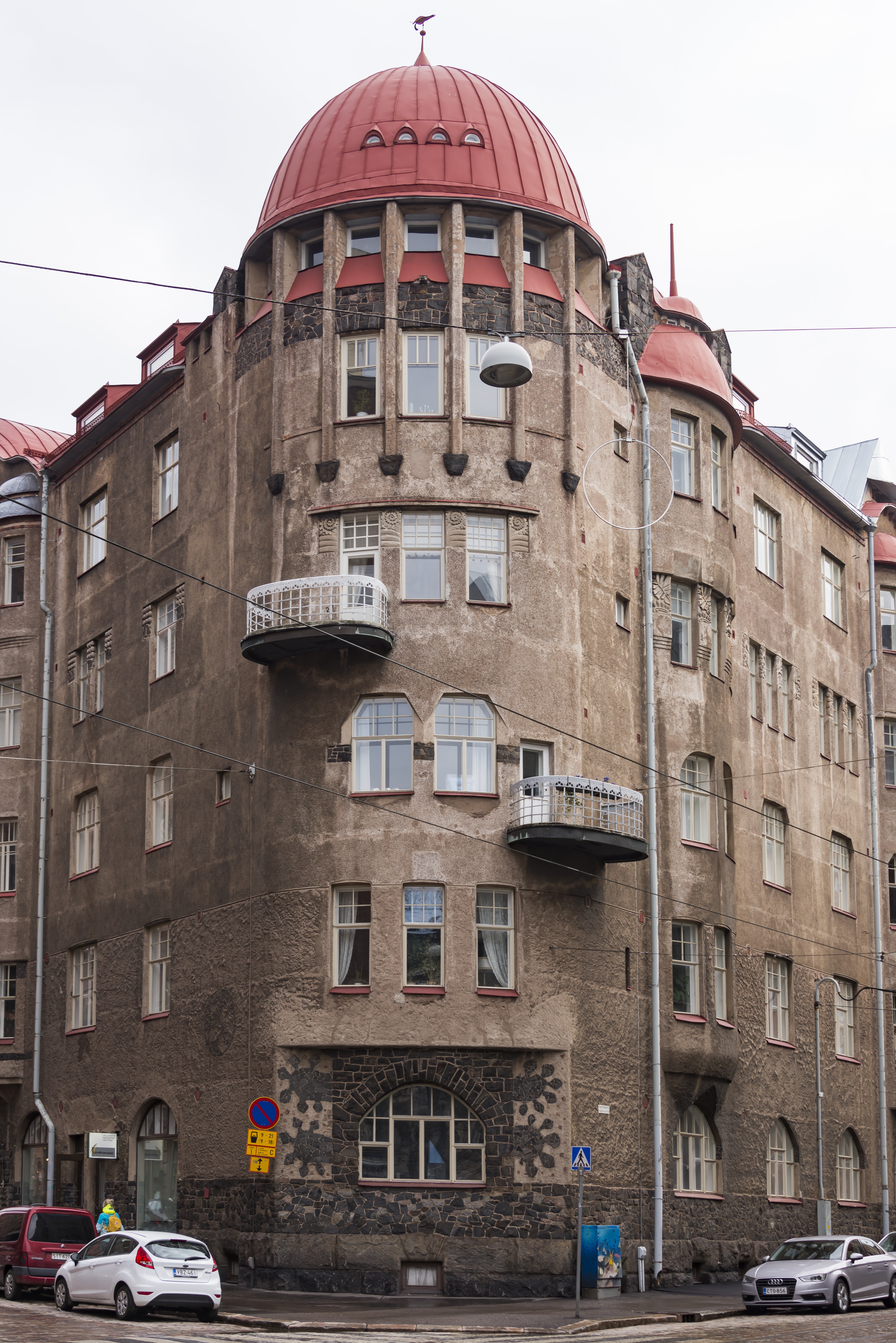 Kapteeninkatu 11 - Tehtaankatu 9. Usko Nyströmin suunnittelema "Schalinin talo" vuodelta 1902.