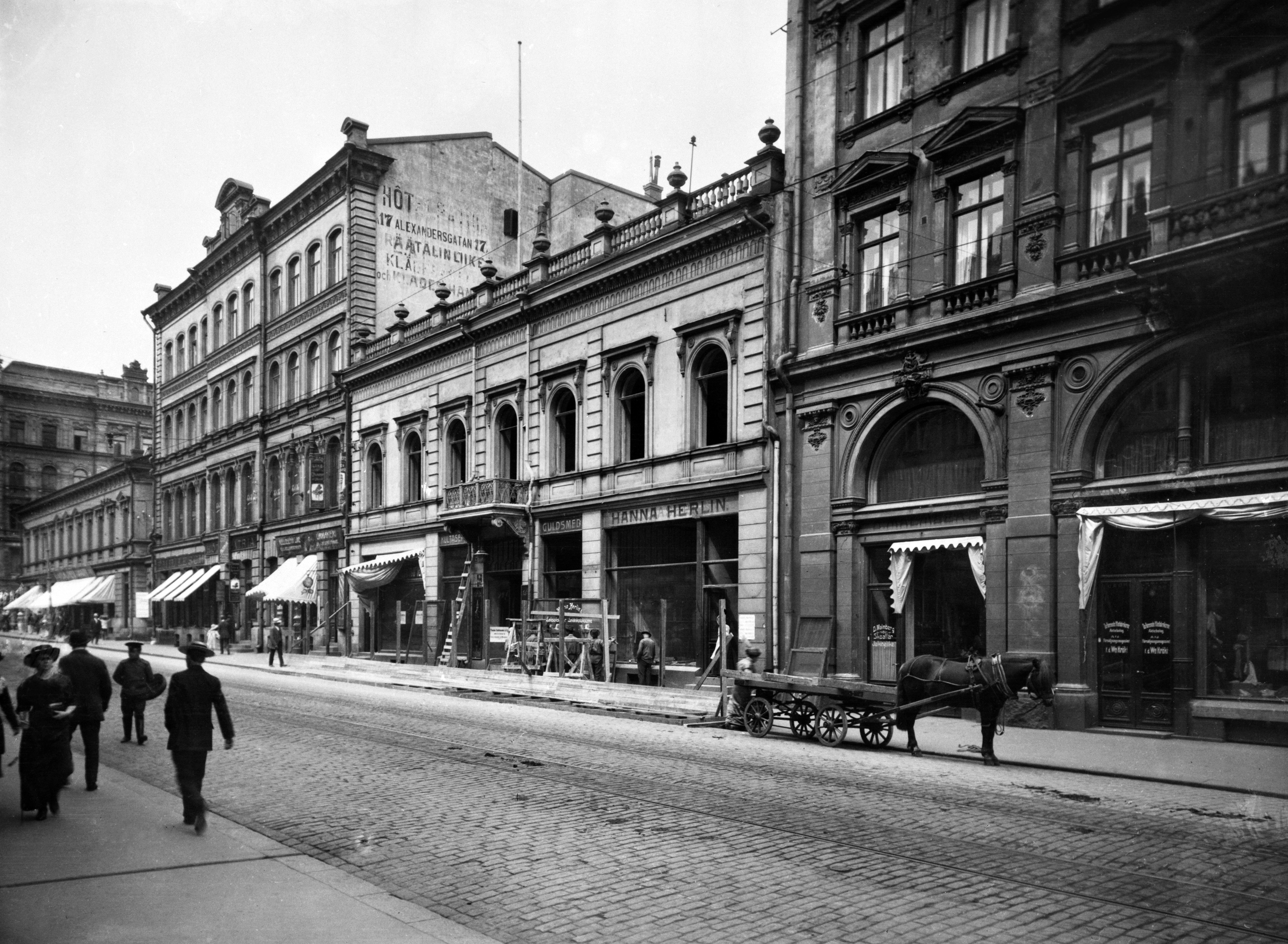 Aleksanterinkatu 15, 17.