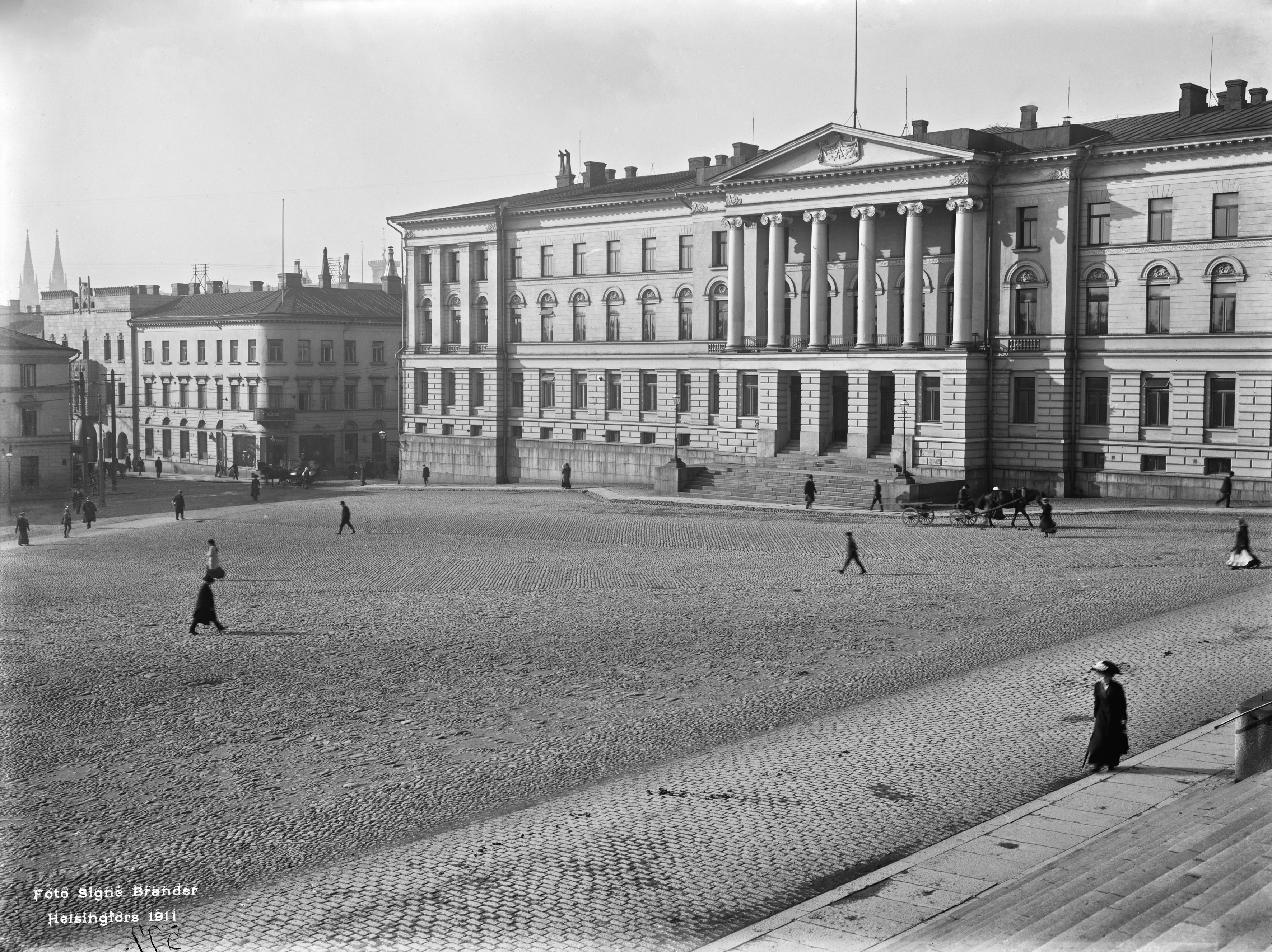 Keisarillisen Aleksanterin yliopiston päärakennus senaatintorinpuoleinen julkisivu. Unioninkatu 34.