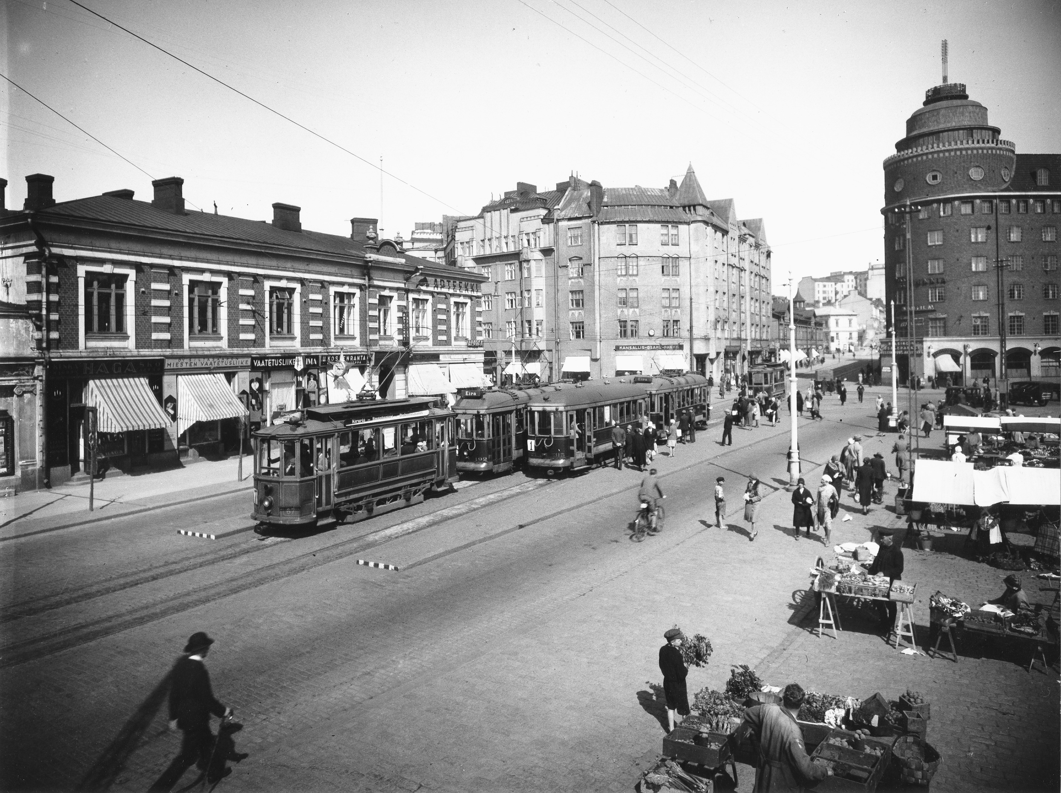 Hakaniementori, vasemmalla Siltasaarenkatu 16.