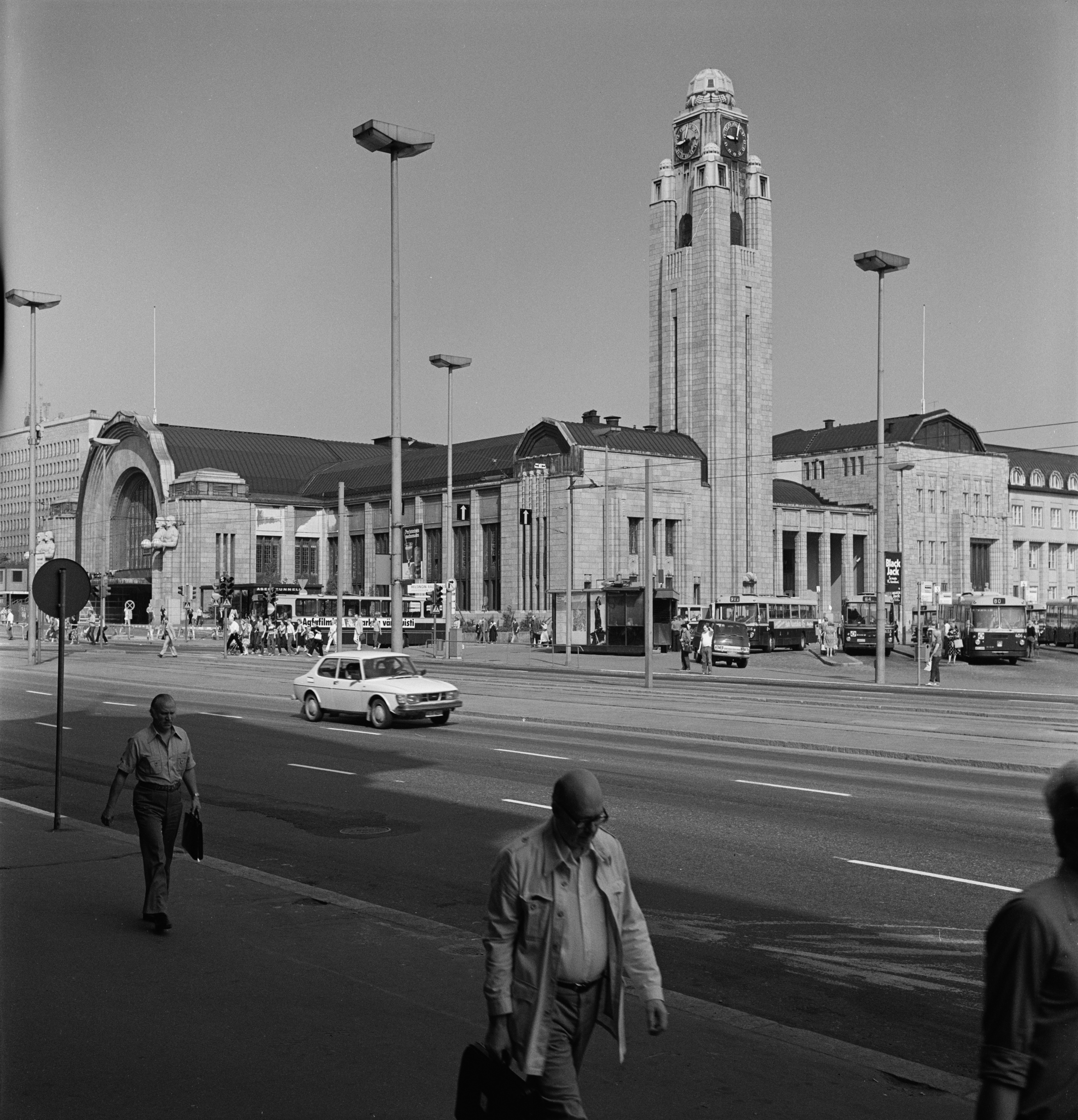 Helsingin rautatieasema Kaivokadulta nähtynä