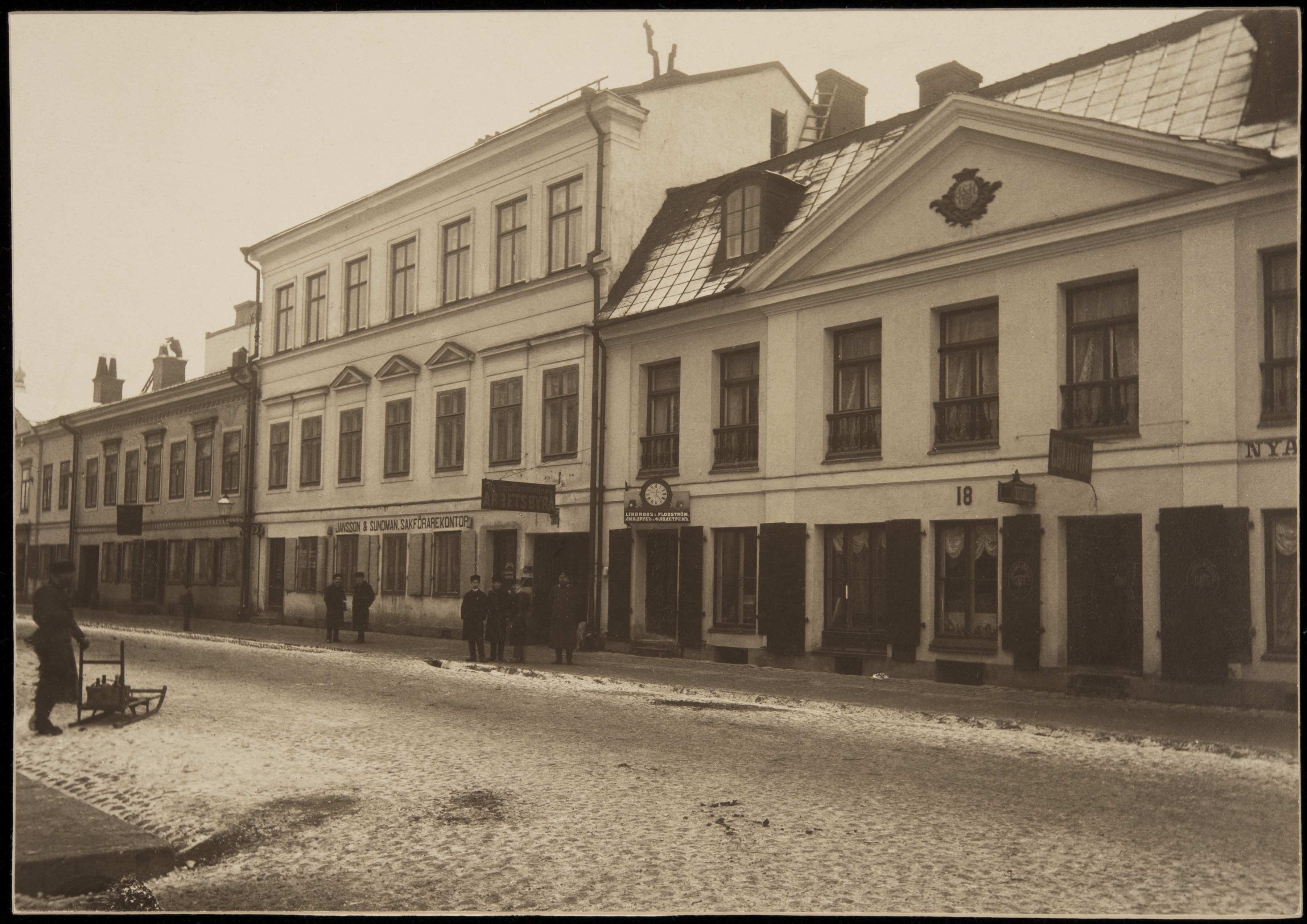 Alexanterinkatu 18 (Sederholm House), 16 and 14 in winter