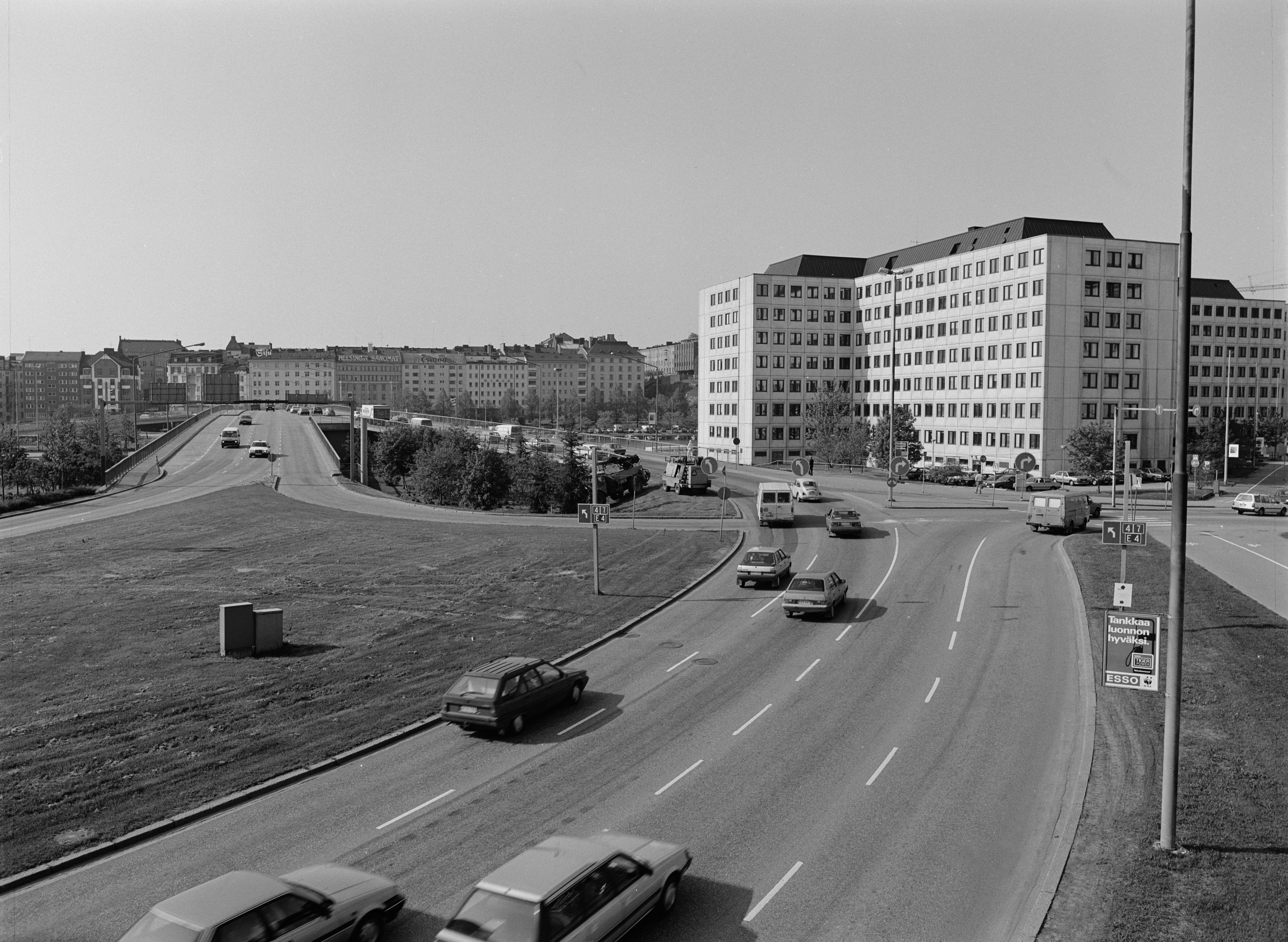 Hakaniemenkatu 2, Opetushallitus.  Kuvattuna Näkinsillalta päin.