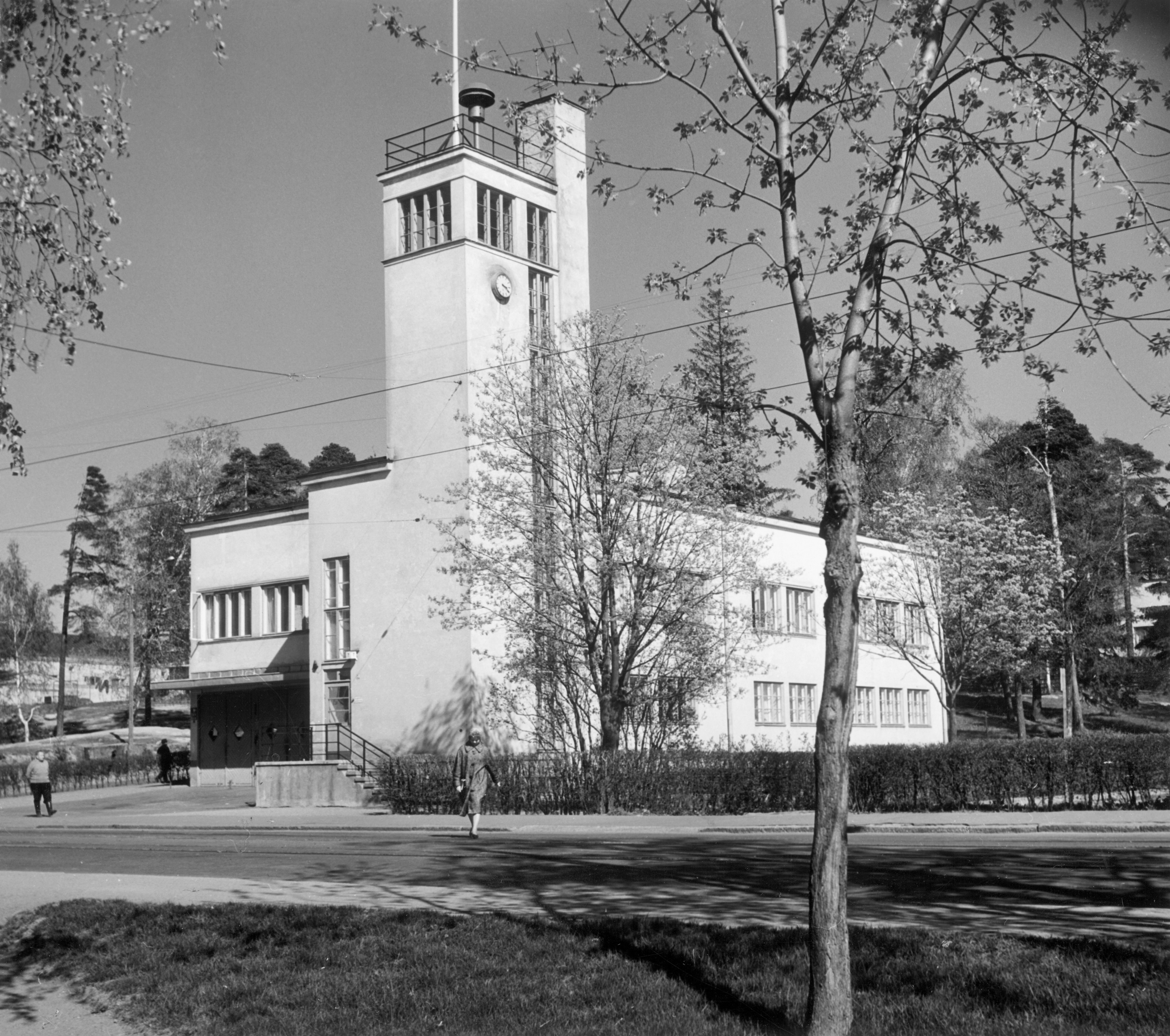 Munkkiniemen paloasema. Laajalahdentie 7.