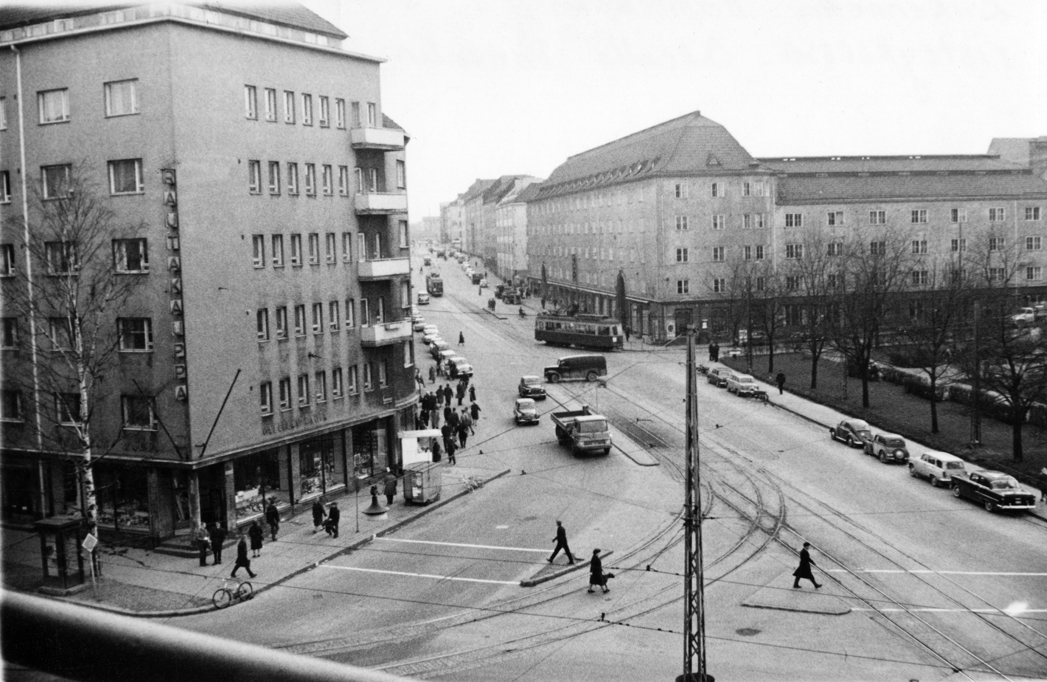 Traffic at the crossing of Hameentien and Sturenkadu
