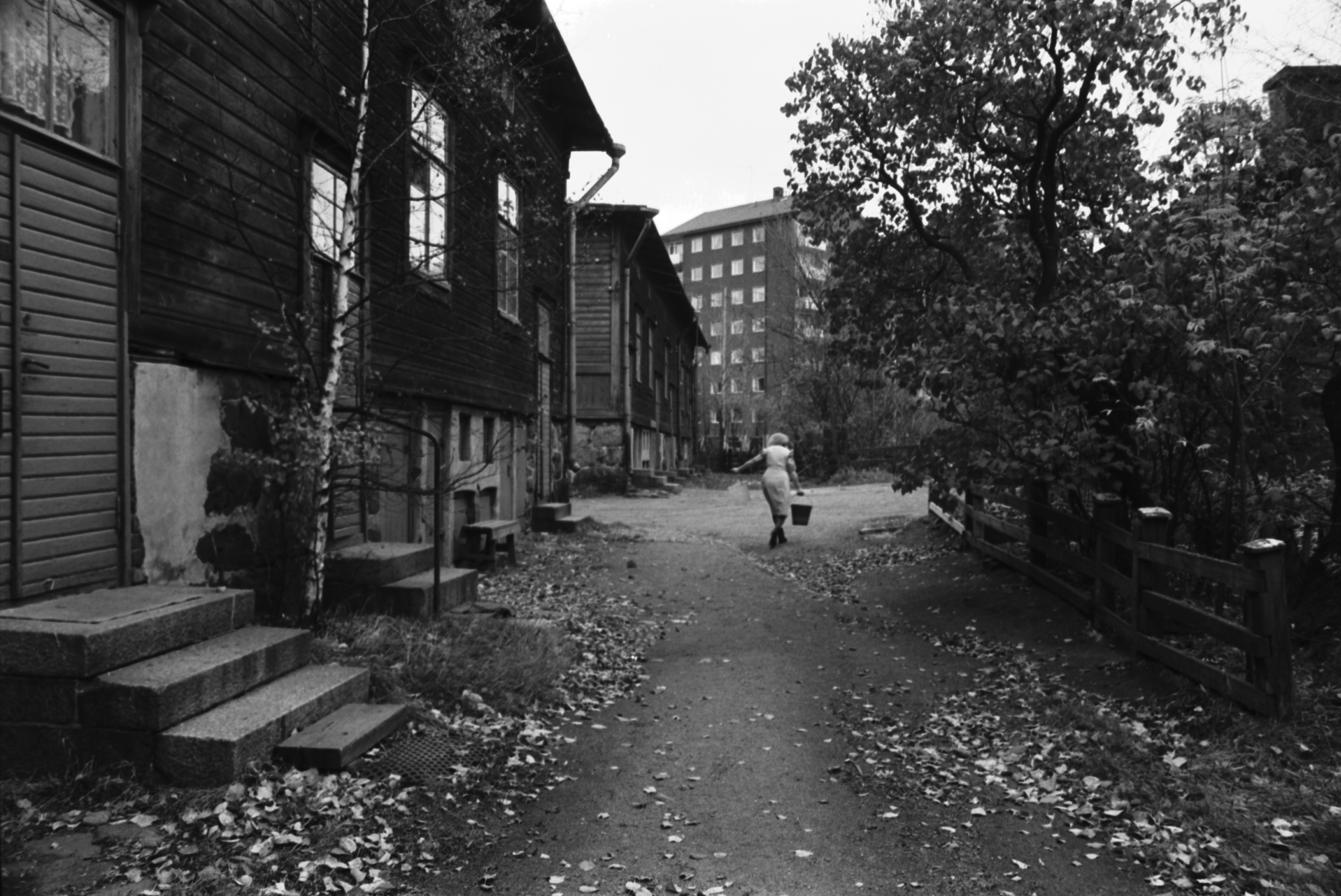 Lastenkodinkatu 2-10. Ruoholahden sadan markan villat