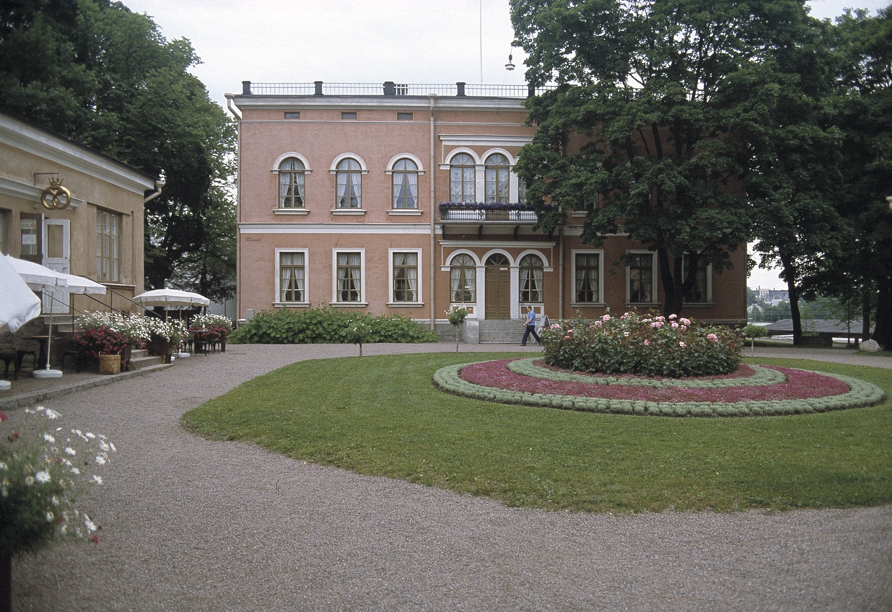 Hakasalmen huvila, Helsingin kaupunginmuseo. Mannerheimintie 13 b.