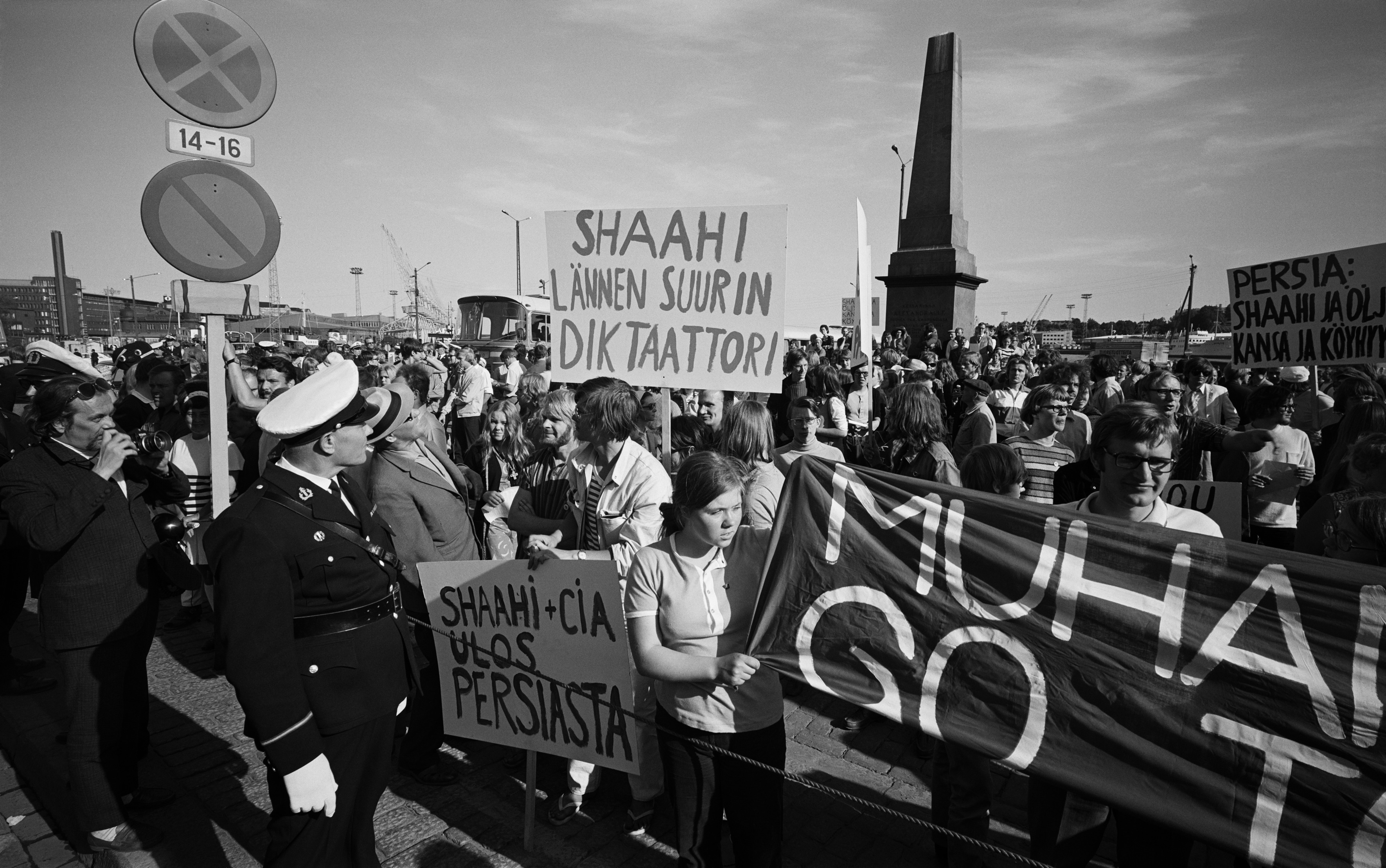 Iranian Shah Demonstration at the Trader in 1970.