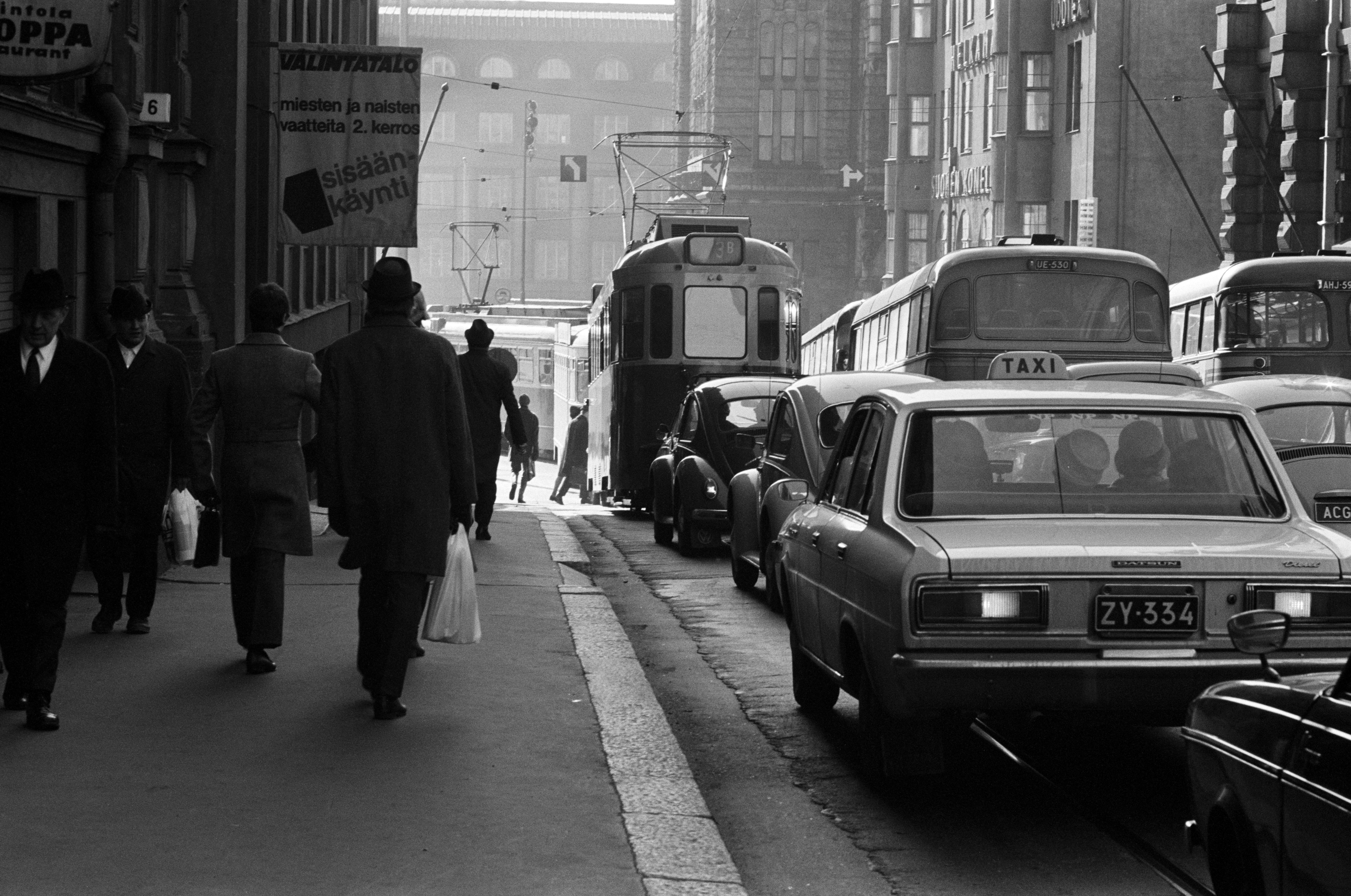 Ruuhkaliikennettä Vilhonkadulla