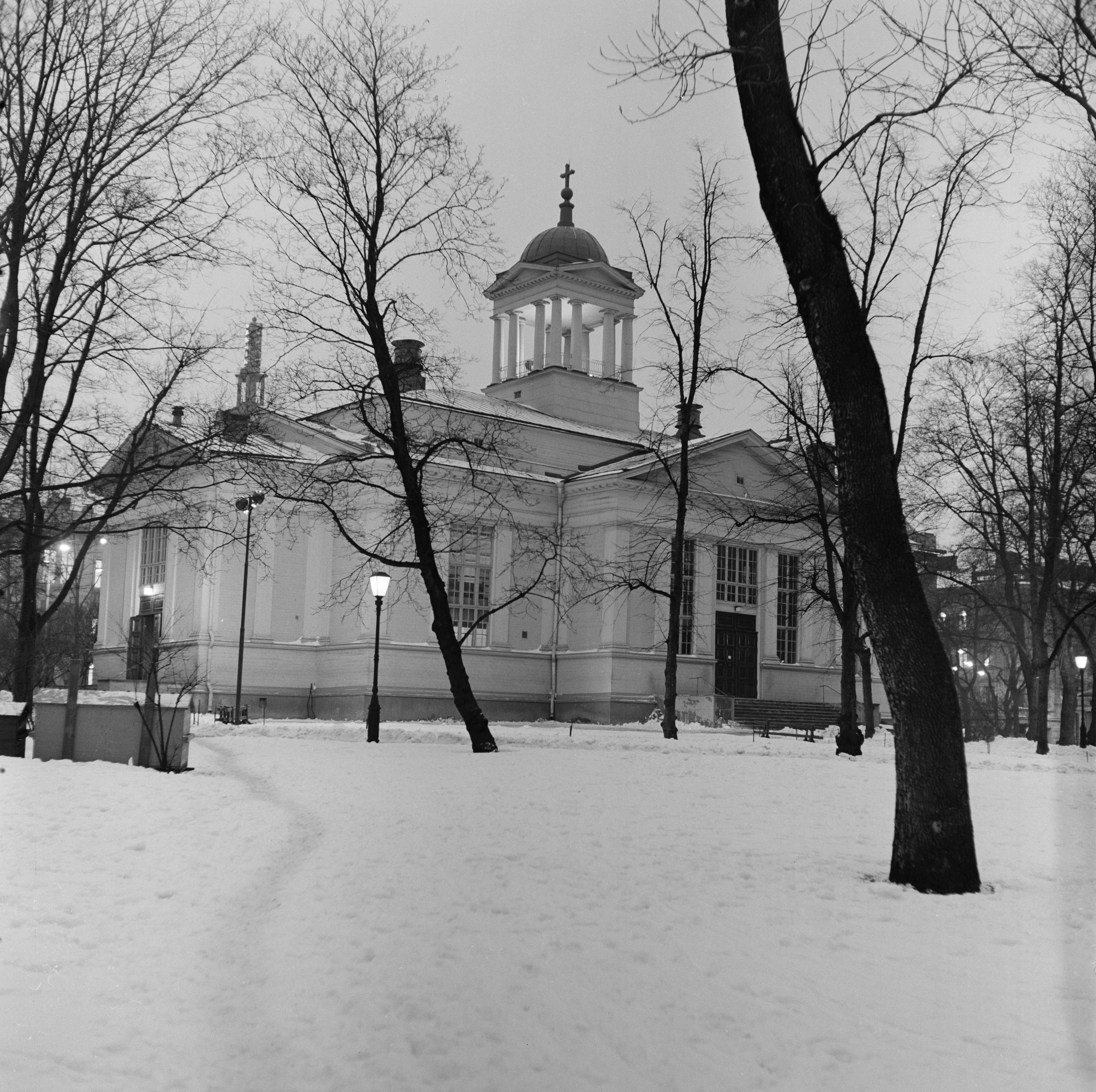 Vanha kirkko Vanha kirkkopuisto talvella.