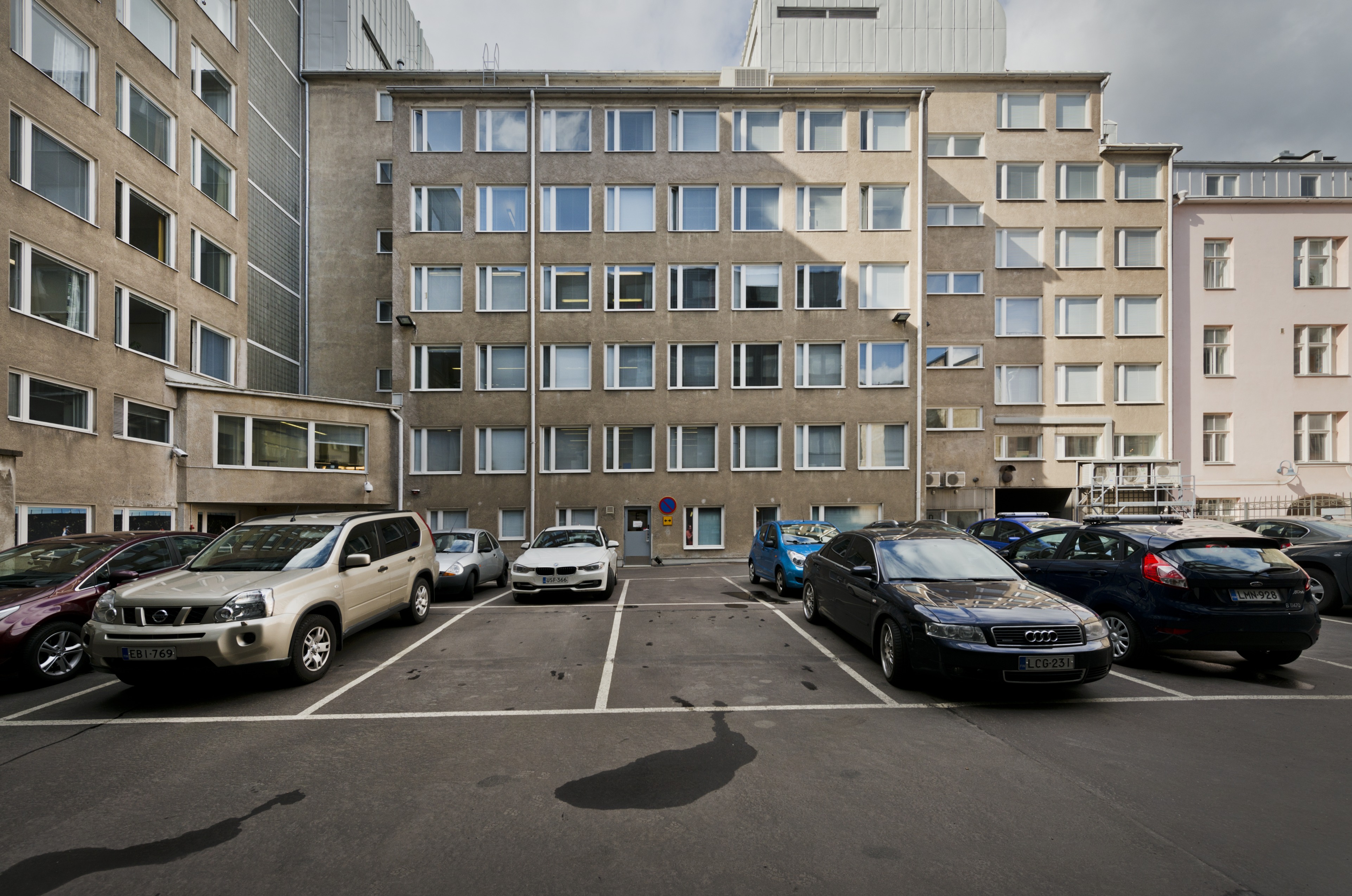 Kasarmikatu 21, Rakennusviraston sisäpiha