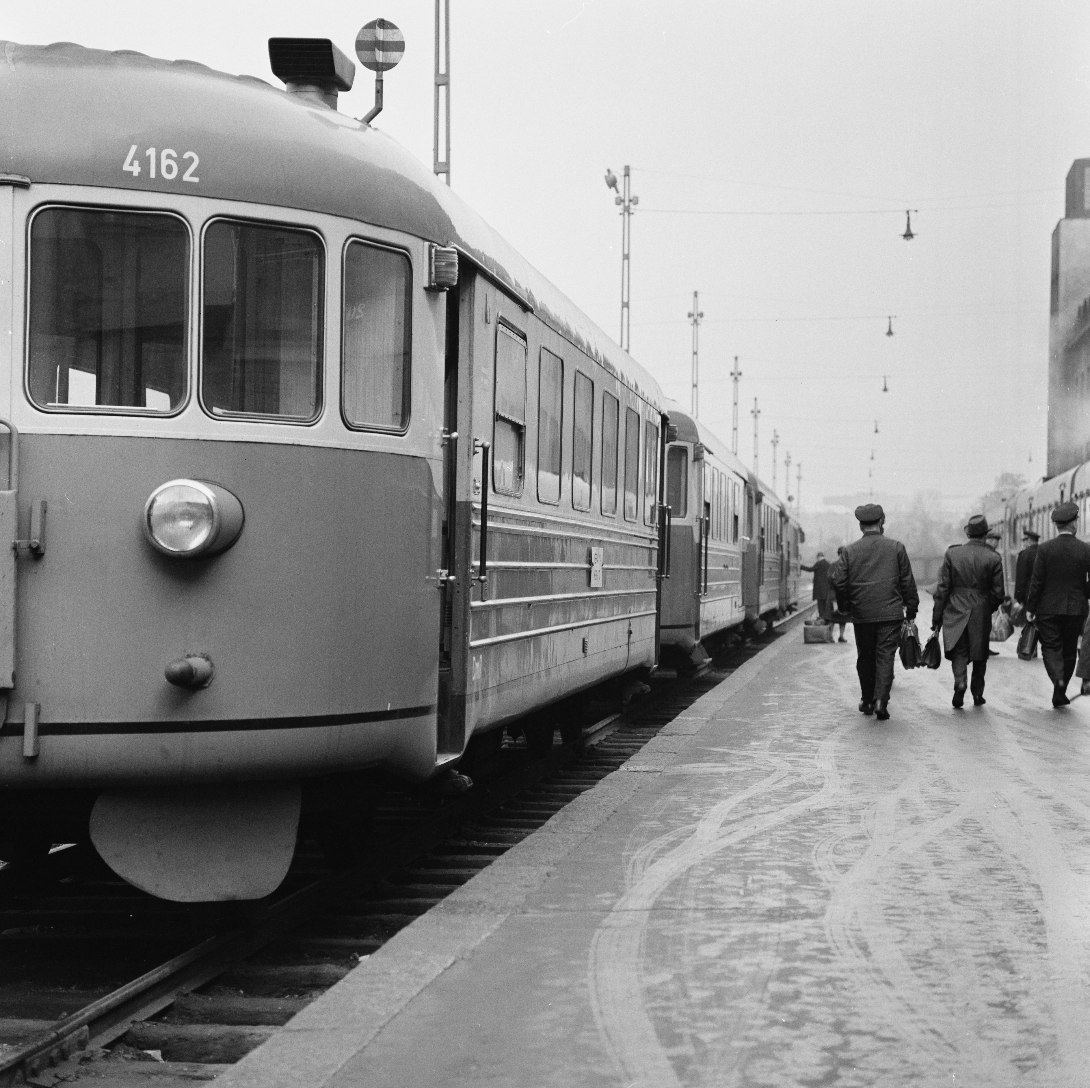 Kiskobussi eli lättähattu Helsingin rautatieasemalla.