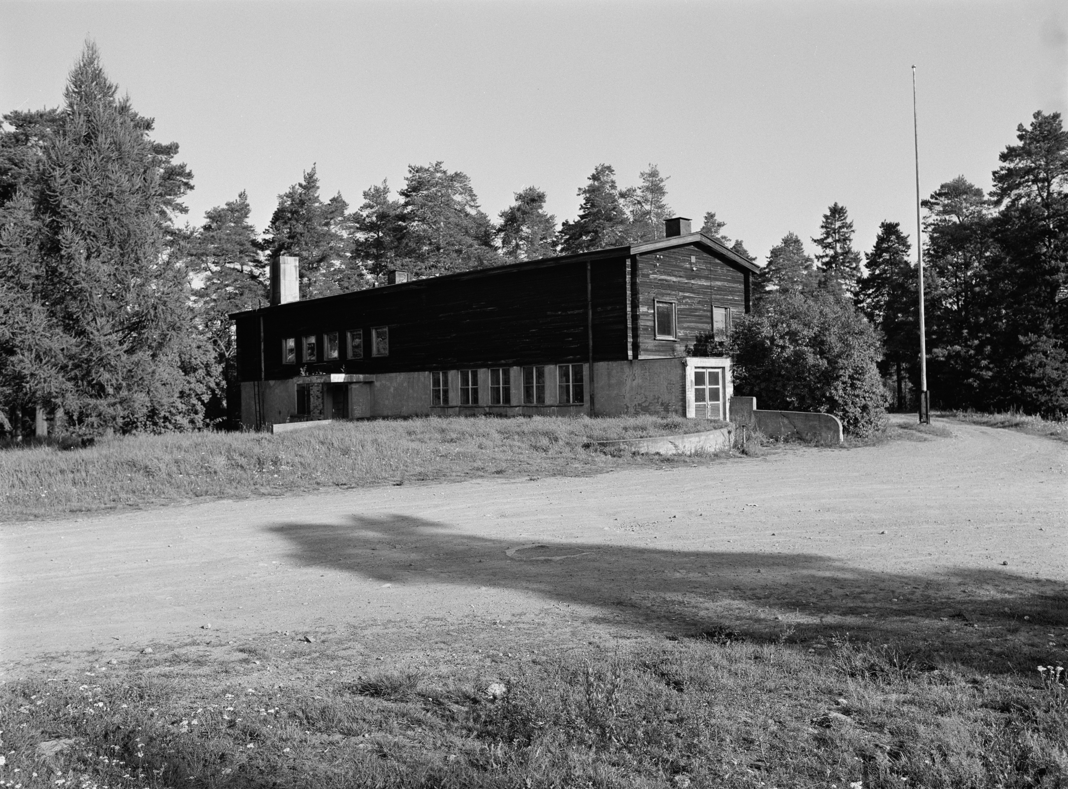Mellunkylä, Kivikko.  Malmin ampumaradan paviljonki, Paukkula.