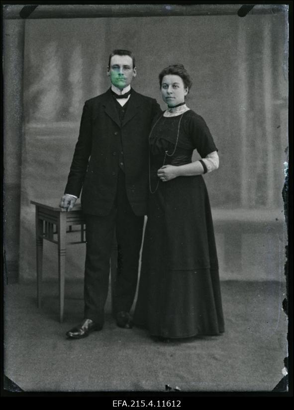 Kahu abikaasaga Loodi vallast, Hendriku talust.