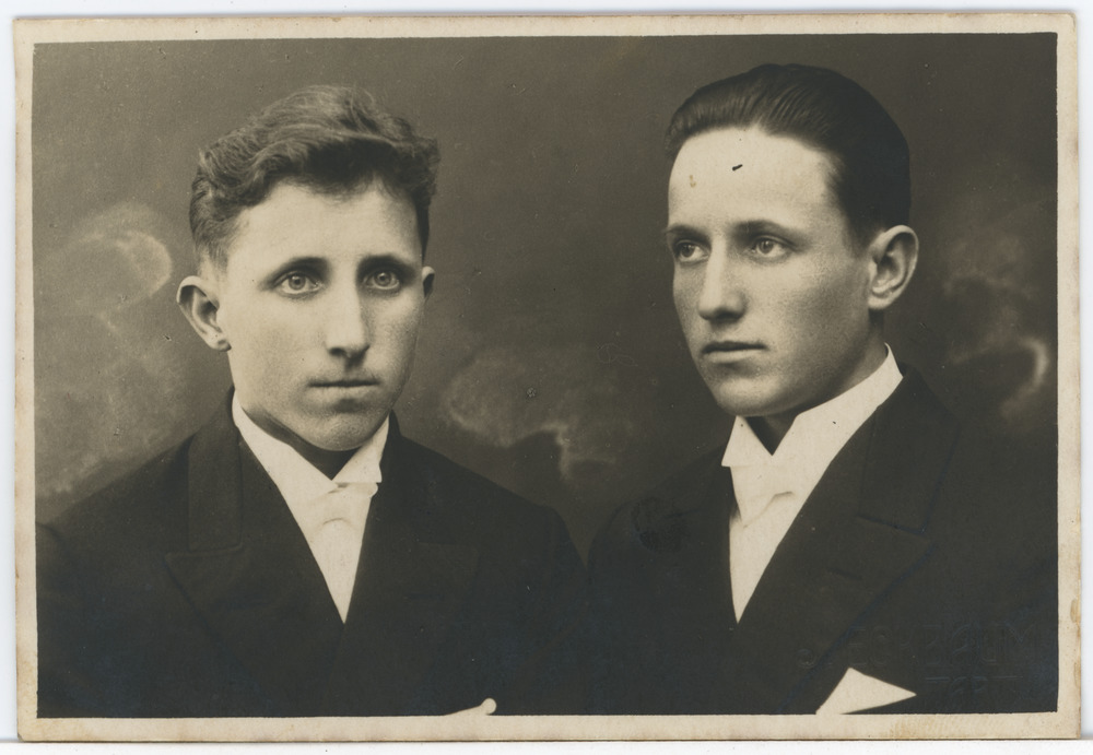 Vennad Aksel ja Arnold Otsus, portreefoto