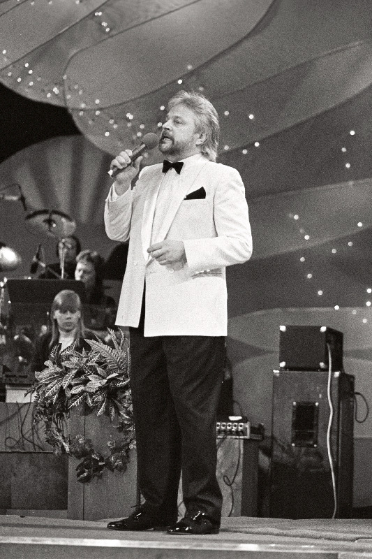 Laulja Ivo Linna.