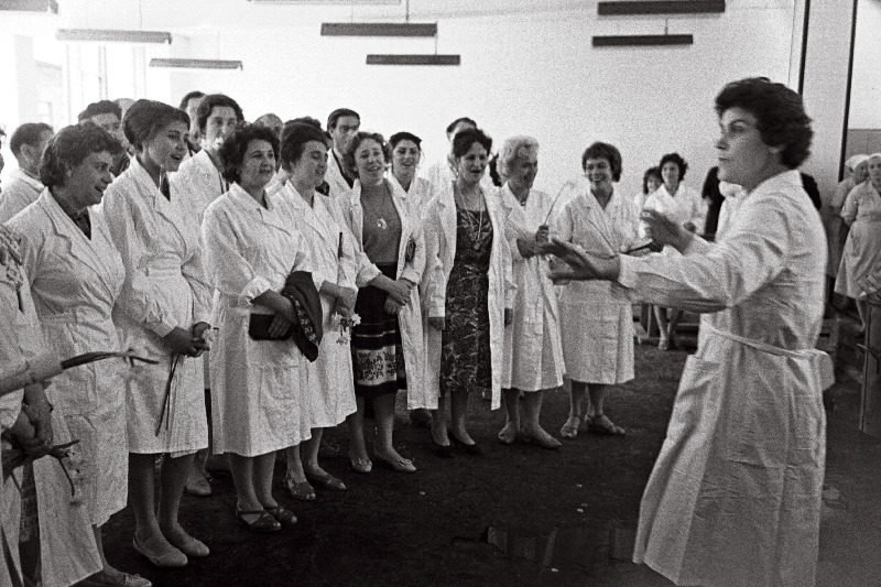 Moldaavia segakoor Doina Moldaavia kunstinädalal Tartu Õlletehases eesti keelse lauluga Tuljak esinemas.