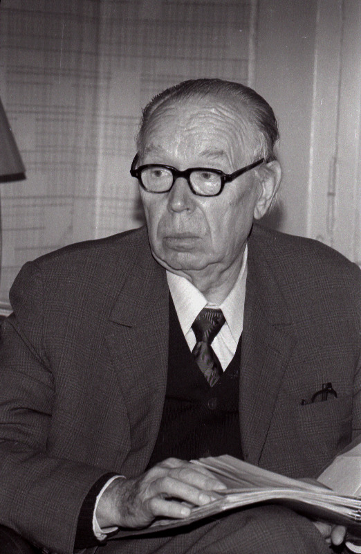 Kirjandusteadlane Valmar Adams.
