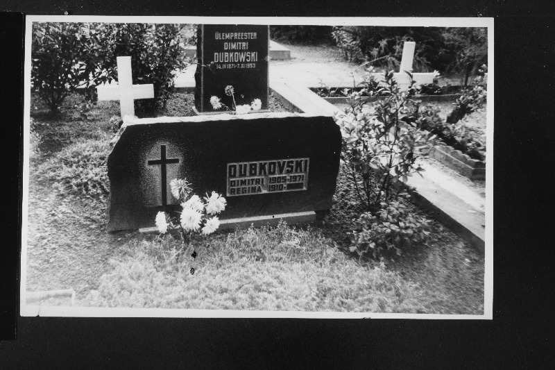 Ülempreester Dimitri Dubkovski perekonna matmispaik Võru kalmistul.