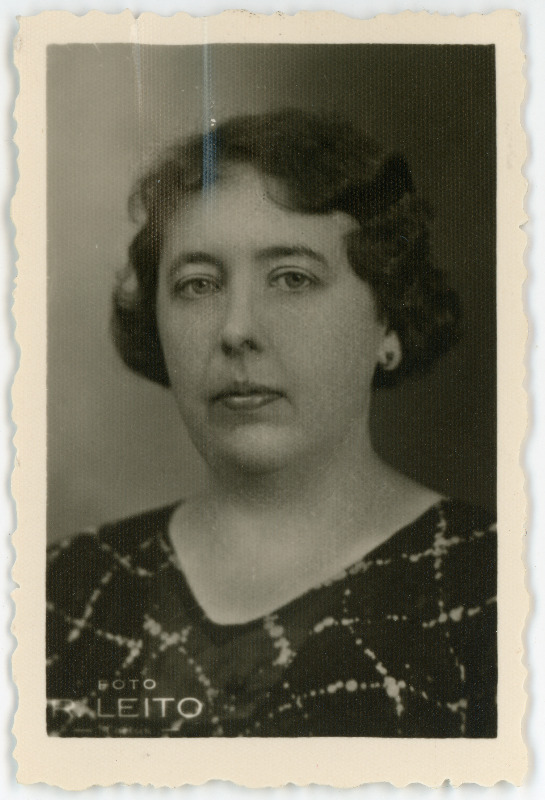 Glasenapp, Irmgard, sünd 1891. Portreefoto välispassi saamiseks esitatud avalduse juurde