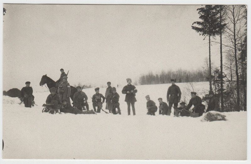 Tuvastamata sõdurid positsioonil lumisel maastikul
