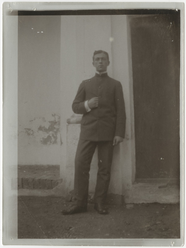 Ülesvõte Elistvere mõisa teenijaskonda kuuluvast noorest mehest