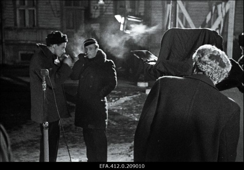 Mängufilmi "Perekond Männard" võtted J. Tombi tänaval.