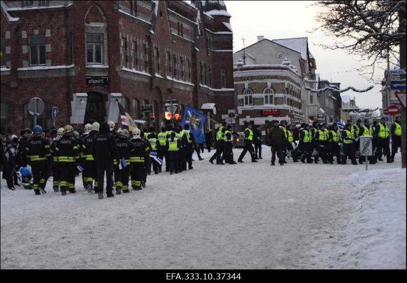 EV 100 tähistamine Pärnus. Rongkäik.