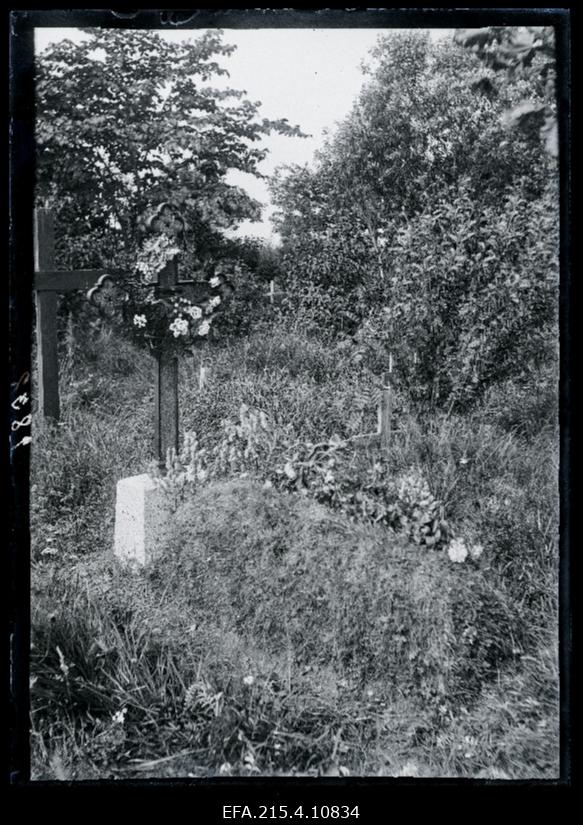 Vaade hauale kalmistul.