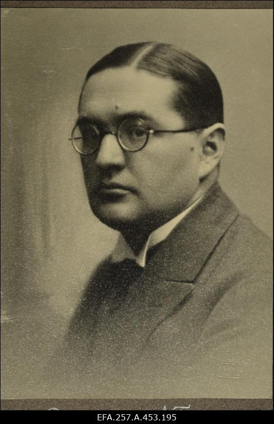 Teetsov, A. - Eesti Vabariigi valitsuse XIII koosseisu rahandusminister.