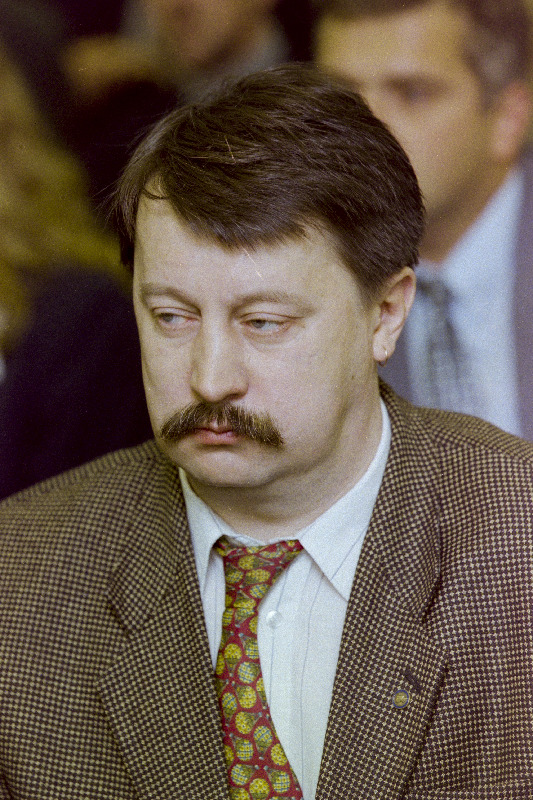Eesti Panga jurist Urmas Kaju kohtus süüdistatuna koos Siim Kallasega kümne miljoni dollari riisumise tehingus.