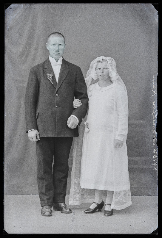 Noorpaar, August Mihkelson abikaasaga.