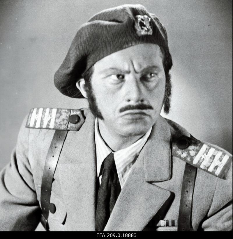 Näitleja Kaljo Kiisk sidemehe osas K. Simonovi näidendis Noormees meie linnast.