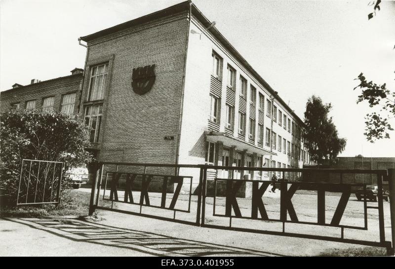 Vaade Tartu Tööstuskooli hoonele.