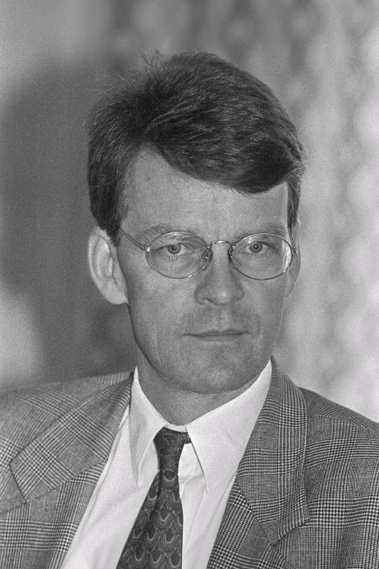 Grundberg, Lars - Rootsi suursaadik Eestis.