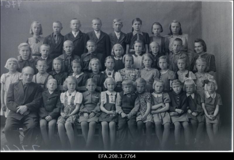 Grupp Mündi Algkooli õpilasi.