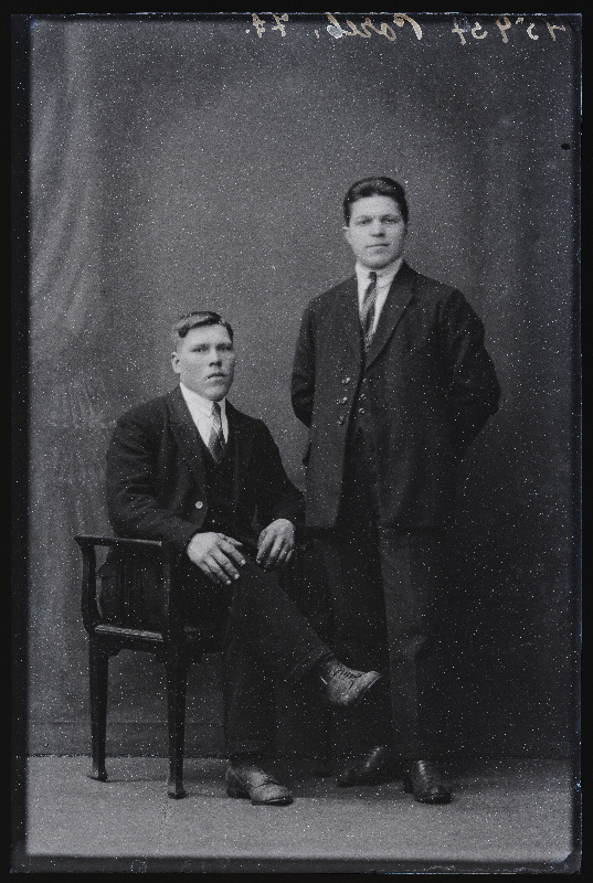 Kaks meest, (foto tellija Rotšev, Rõika postiagentuur, Meleski, Moksi talu).
