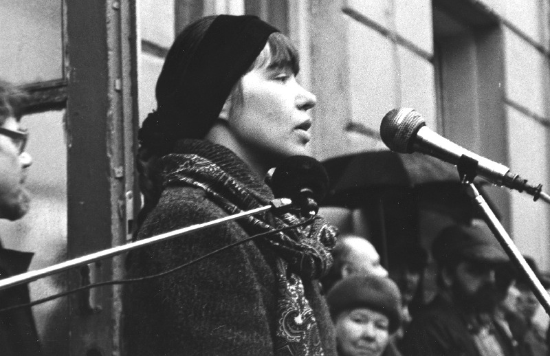 Protestimiiting Nõukogude Armeesse ajateenistusse värbamise vastu Raekoja platsil.