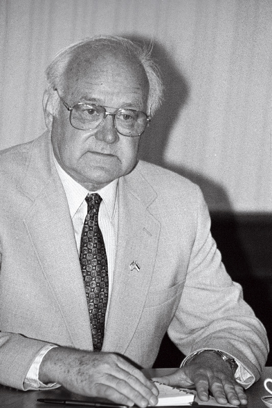 Juhan Simonson väliseestlane.