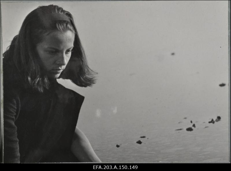 Gerlinda Koppelman Saale osas filmistuudio Tallinnfilm mängufilmis Tütarlaps mustas.