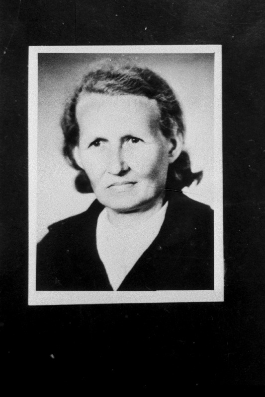 Mäeots, Helma - Vaeküla Karjatalitajate Kooli õpilane, kes praktiseeris 1939.a. Vabariigi presidendi K. Pätsi talus Kloostrimetsas.