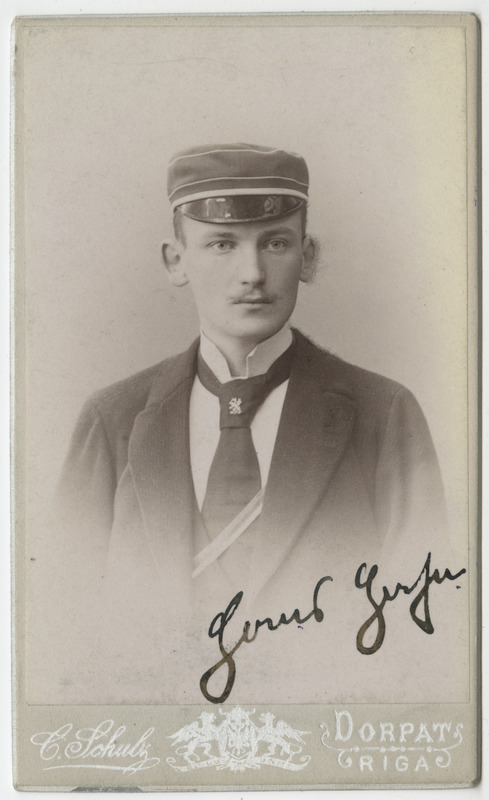 Korporatsiooni "Livonia" liige Johannes Hahn, portreefoto