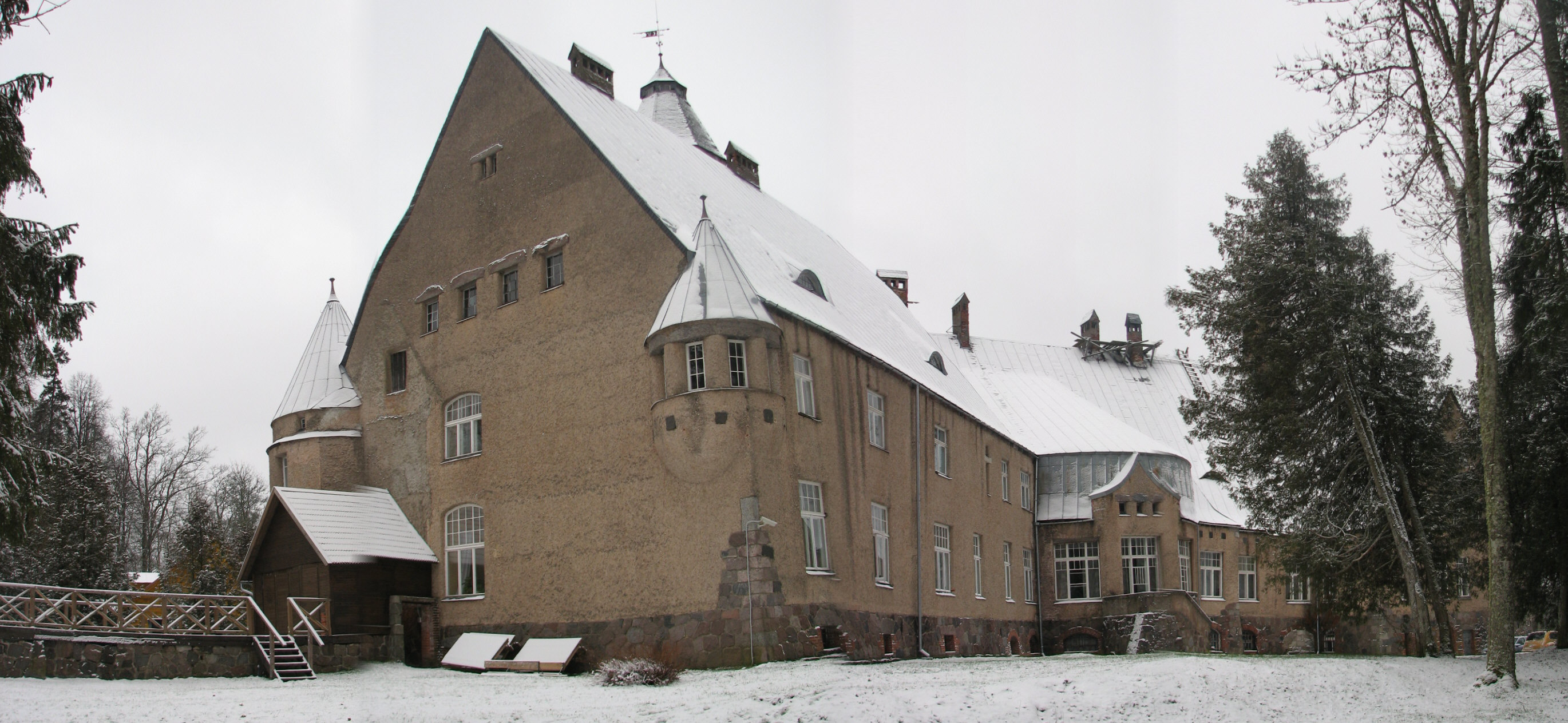 Taagepera Castle 00 - Taagepera Castle. Year 2008. Rear view