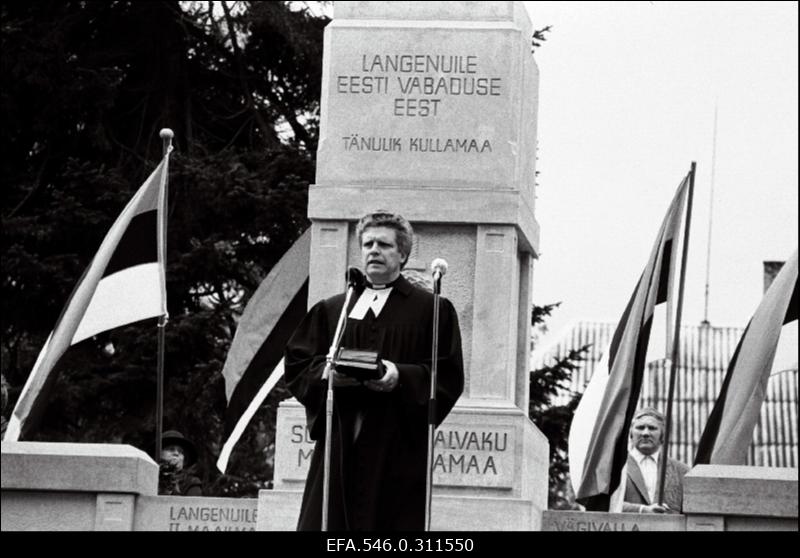 Kullamaa ausamba avamine.