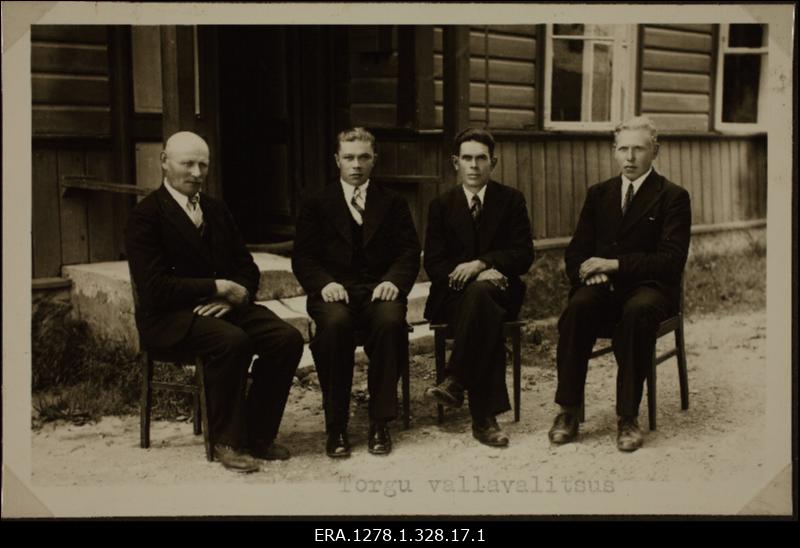 Torgu vallavalitsuse liikmeid.