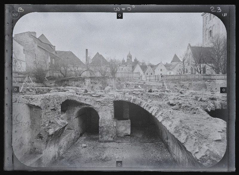 Tallinn. Kvartal nr 37. Ehitusarheoloogia. Harju tänava stereofotogramm-meetriline mõõdistamine.