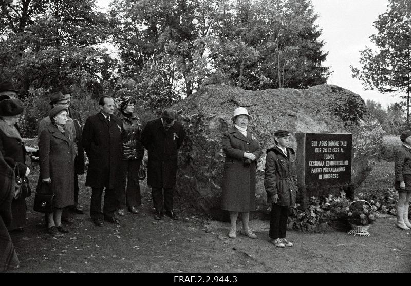 Mälestuskivi avamine Nõmme talu asukohas, paigas, kus toimus 24. sept. 1922. a. EKP III Kongress.