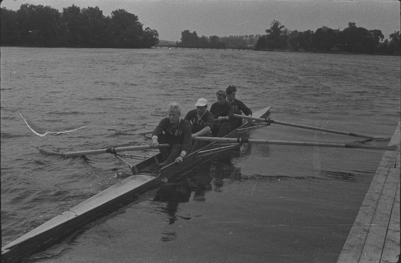 Nõukogude Liidu ametiühingute võistlused sõudmises.