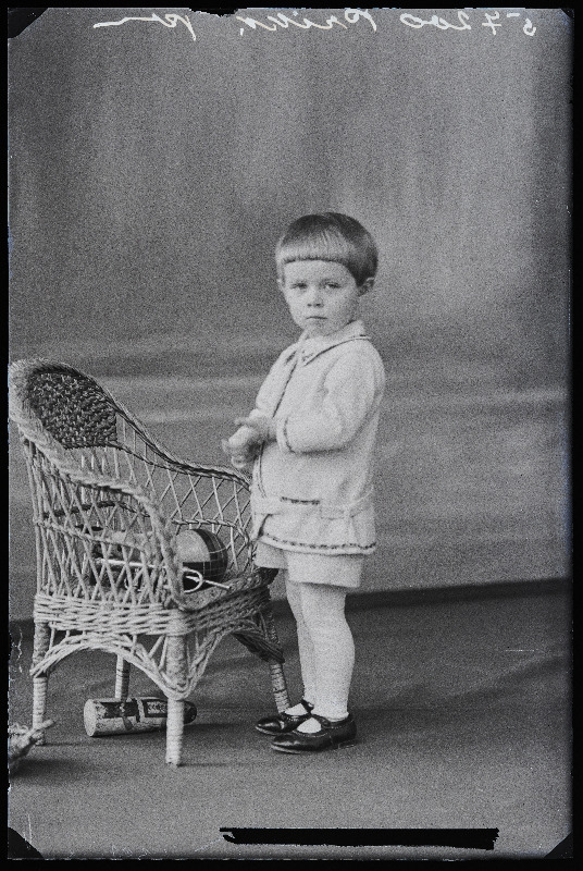Väike poiss, (foto tellija Prikk).