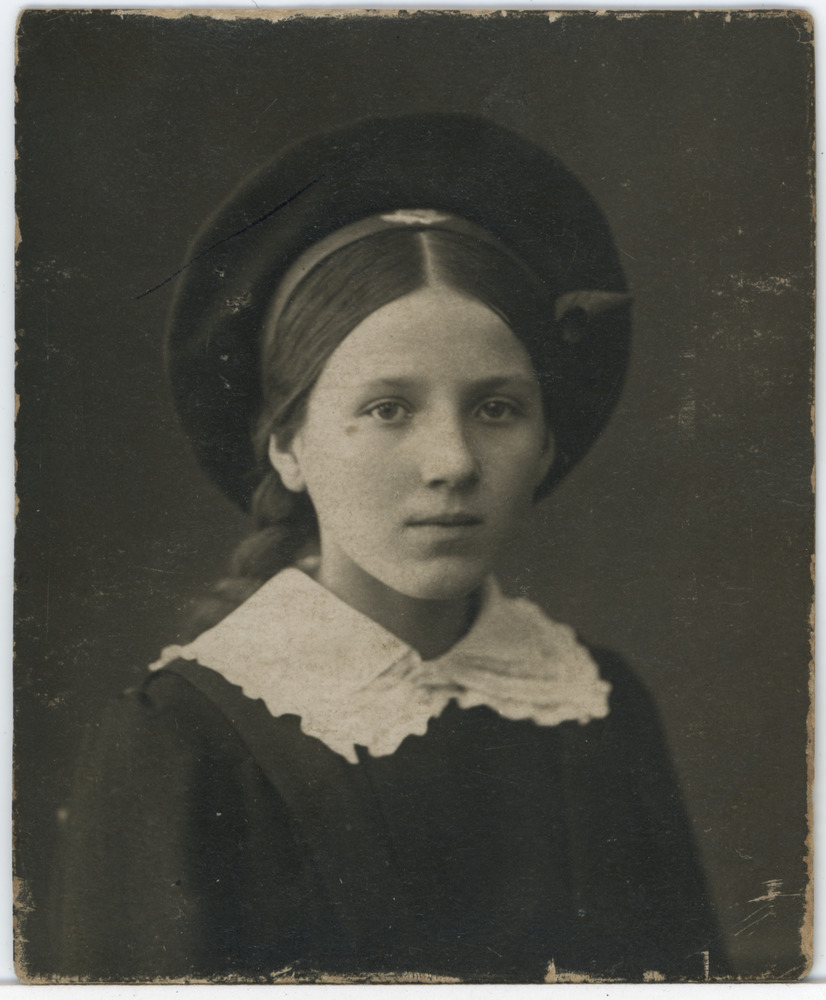 Ella-Johanna August, portreefoto